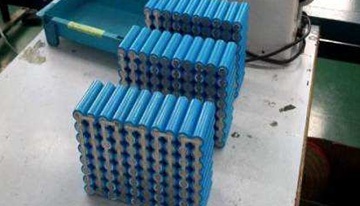 Methods for daily maintenance of 12V lithium battery